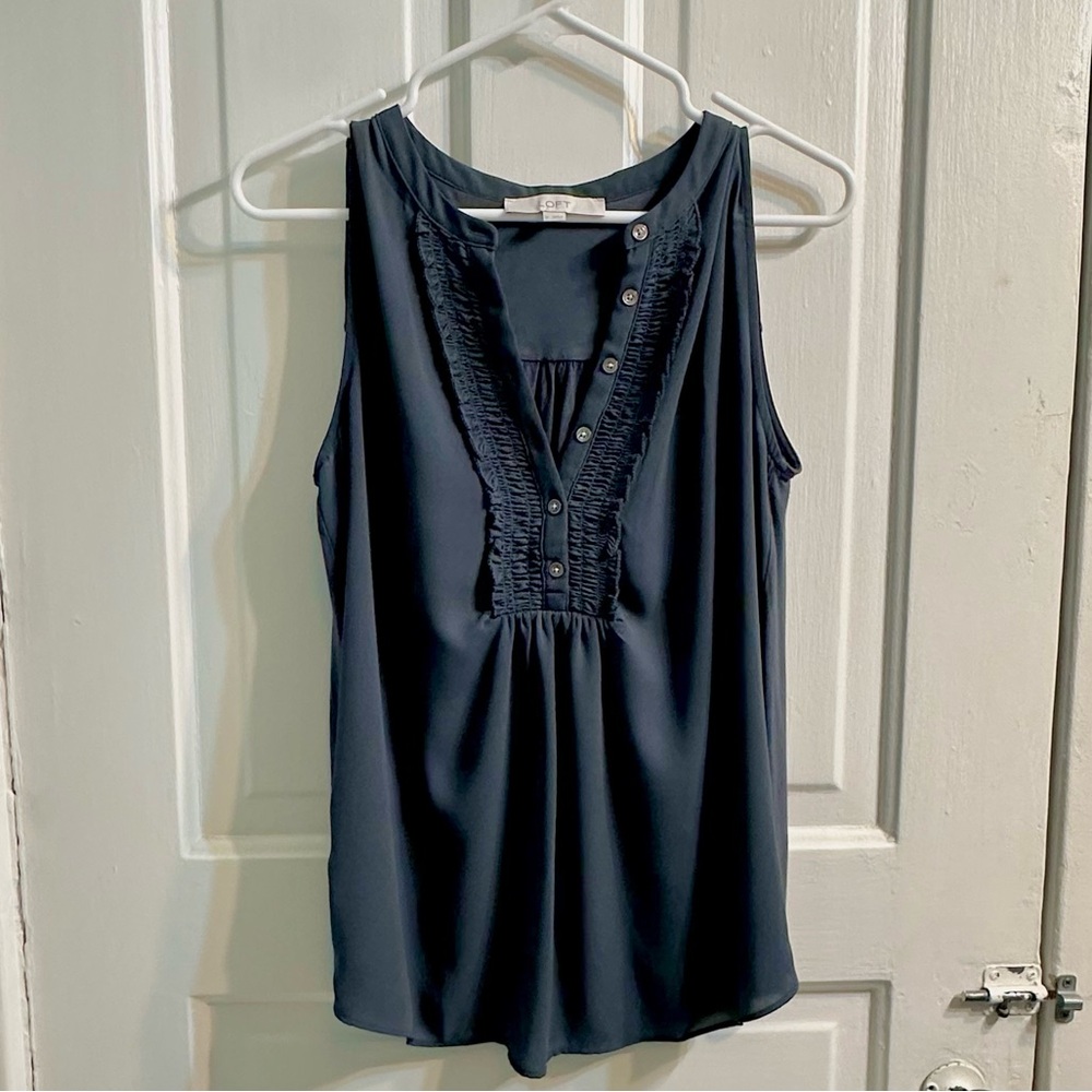 Excellent Condition! LOFT Ruffle Button Mixed-Media Shell (Medium) Coastal Grey - Picture 4 of 11